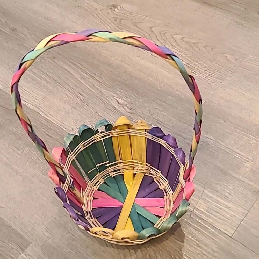 Vintage Easter 🐣 Basket
